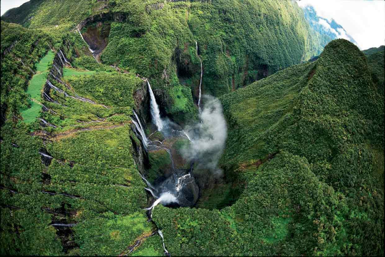 Guías Roca y Agua Sierra de Guara y Benasque Barranquismo en Isla de la Reunion con Guía