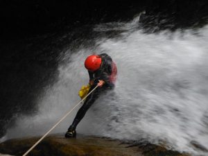 Guías Roca y Agua - Curso de barranco Aguas Vivas en Pirineos Sierra de Guara y Benasque