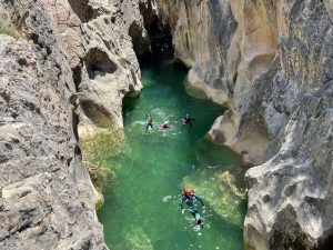 Guías Roca y Agua Barranqusimo Canyoning Sierra de Guara y Benasque Pirineos Peonera