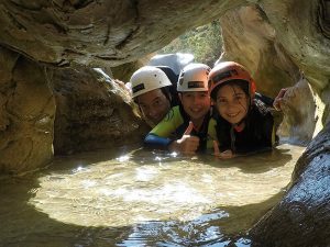 Guías Roca y Agua Barranqusimo con niños familias Sierra de Guara y Benasque Canyoning