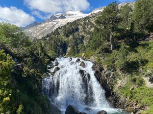 Guías Roca y Agua Benasque y Sierra de Guara Trekkings en Pirineos con guía de montaña Tour del Aneto Pirineos
