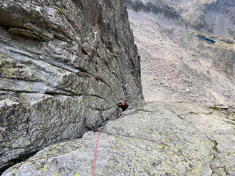 Vía escalada Gran Diedro - Pico Russell - Nacho Segorbe - Guias Roca y Agua - Benasque 07